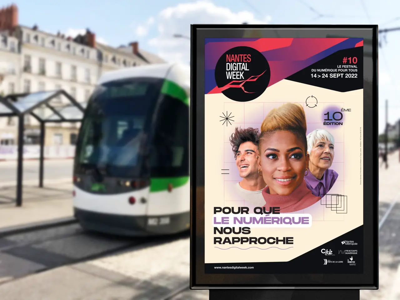 affichage en ville aux abords du tram de l'affiche Nantes Digital Week