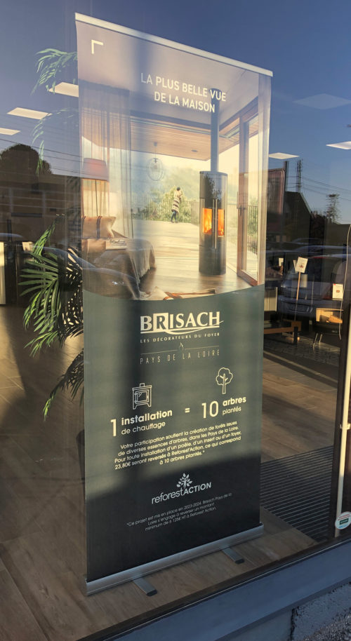 Univers de communication Brisach - PLV en vitrine